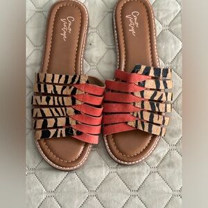 Crown Vintage slides size 8